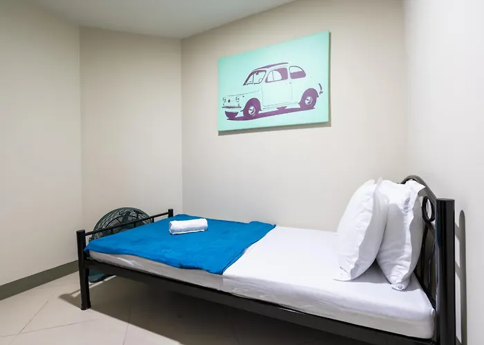 Uptown Parksuites Sky Garden Flr Bright Airy 2 Bedroom Balcony Apartment Manila