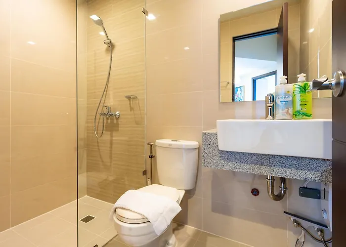 Apartment Uptown Parksuites Sky Garden Flr Bright Airy 2 Bedroom Balcony *