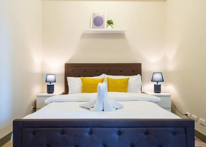 Uptown Parksuites Sky Garden Flr Bright Airy 2 Bedroom Balcony Apartment Manila
