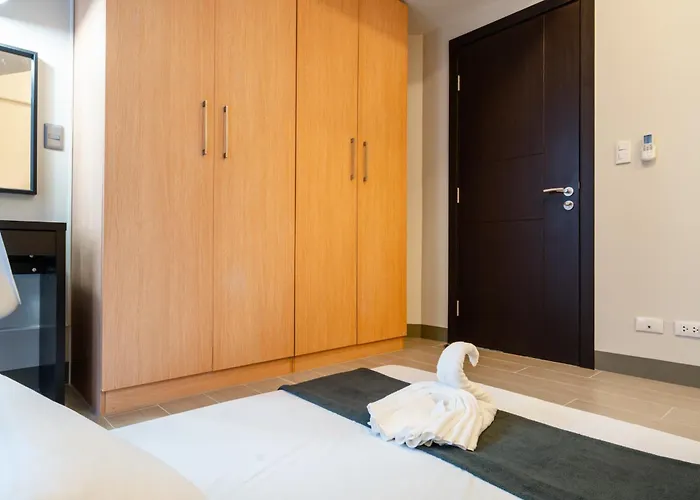 Apartment Uptown Parksuites Sky Garden Flr Bright Airy 2 Bedroom Balcony Manila