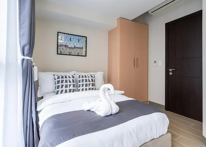 Uptown Parksuites Sky Garden Flr Bright Airy 2 Bedroom Balcony *