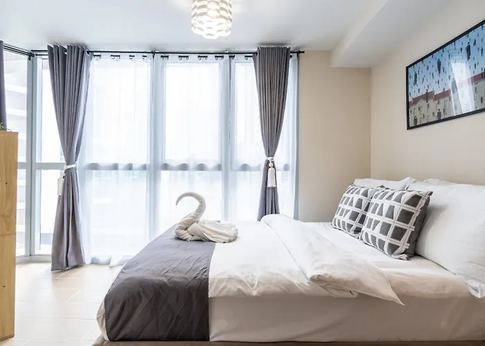 Apartment Uptown Parksuites Sky Garden Flr Bright Airy 2 Bedroom Balcony *