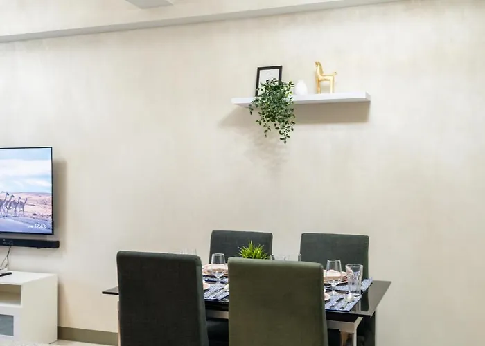 Uptown Parksuites Sky Garden Flr Bright Airy 2 Bedroom Balcony *