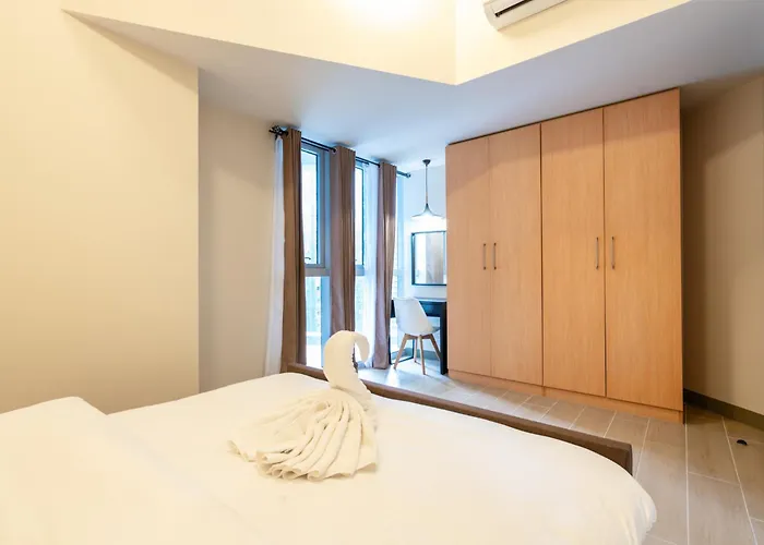 Uptown Parksuites Sky Garden Flr Bright Airy 2 Bedroom Balcony Apartment Manila
