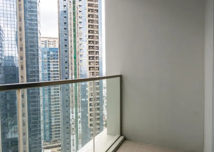 Apartment Uptown Parksuites Sky Garden Flr Bright Airy 2 Bedroom Balcony